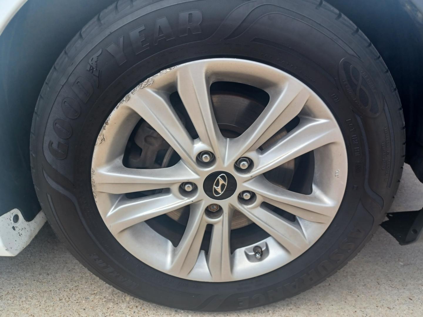 2014 WHITE /BLACK Hyundai Sonata GLS (5NPEB4AC8EH) with an 2.4L L4 DOHC 16V engine, 6-Speed Automatic transmission, located at 2001 E. Lancaster, Ft. Worth, 76103, (817) 336-7000, 32.746181, -97.301018 - Photo#26